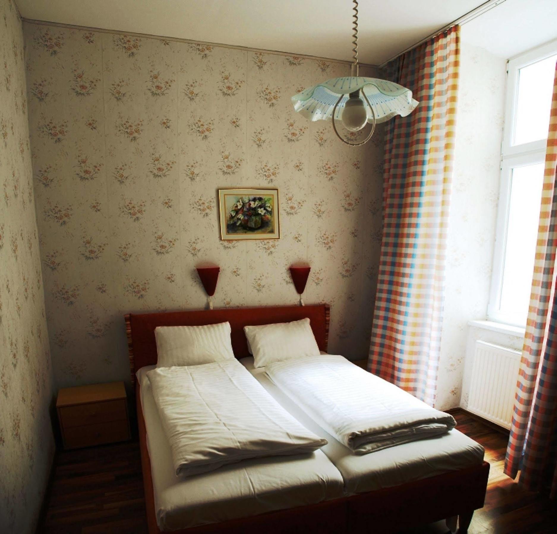 Hotel Pension Arpi Wien Ngoại thất bức ảnh